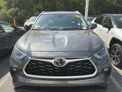 Used 2023 Toyota Highlander XLE