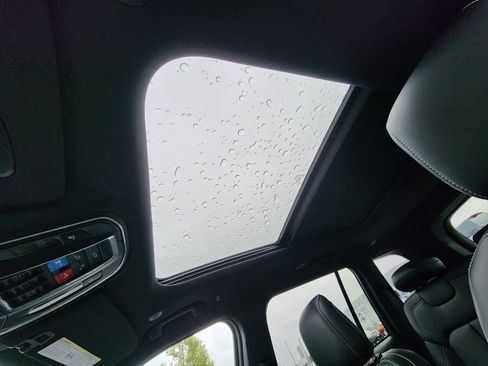 New 2025 Jeep Grand Cherokee Limited w/ Black Appearance Package image 21