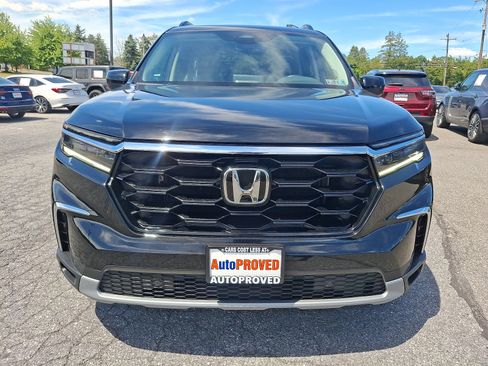 Used 2023 Honda Pilot Touring image 2