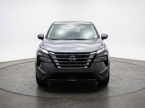 Used 2025 Nissan Rogue SV image 2