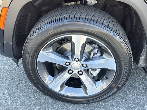 New 2026 Jeep Grand Cherokee Limited w/ Luxury Tech Group II image 14