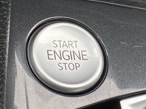 Certified 2023 Volkswagen Tiguan SE w/ Panoramic Sunroof Package image 17