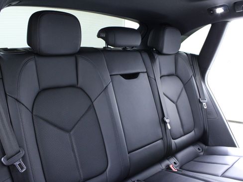 Used 2020 Porsche Macan image 14