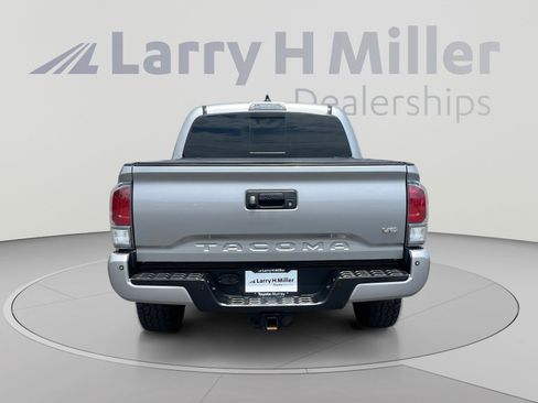 Used 2021 Toyota Tacoma TRD Sport w/ Technology Package AWD/4WD image 4
