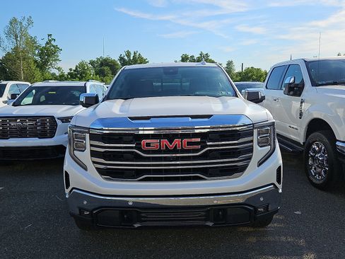Used 2024 GMC Sierra 1500 SLT w/ SLT Premium Plus Package AWD/4WD image 3
