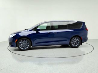 Used 2018 Chrysler Pacifica Touring Plus FWD video 3
