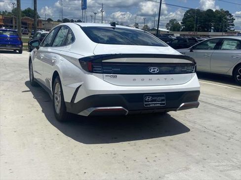 New 2025 Hyundai Sonata SE FWD image 4