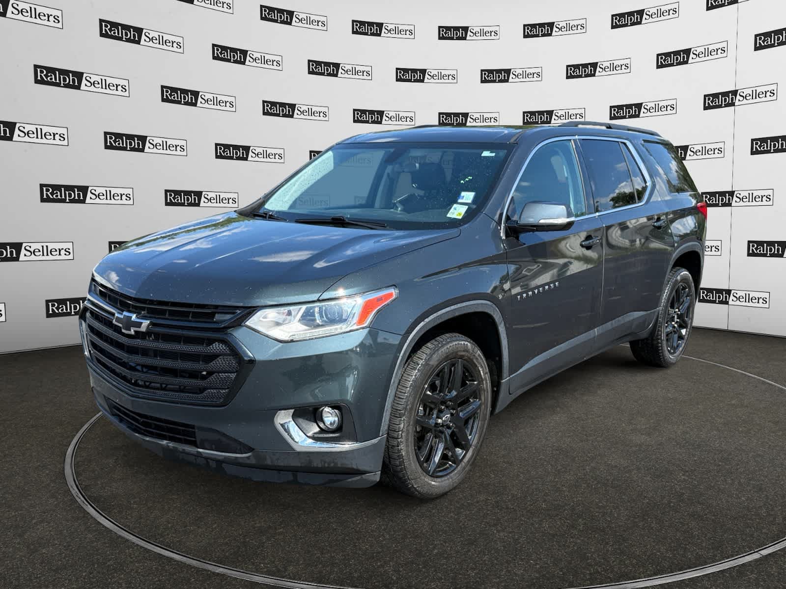 Used 2020 Chevrolet Traverse LT FWD image 2