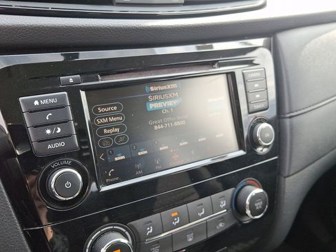 Used 2018 Nissan Rogue S image 16