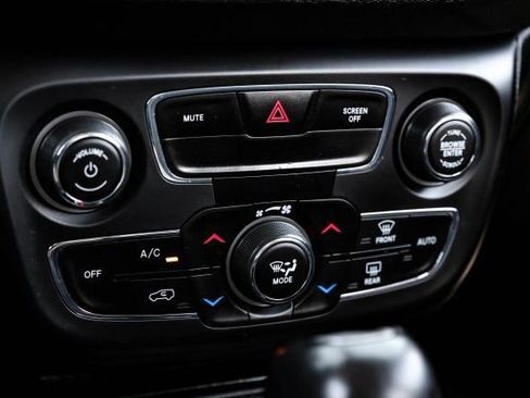 Used 2019 Jeep Compass Altitude image 36