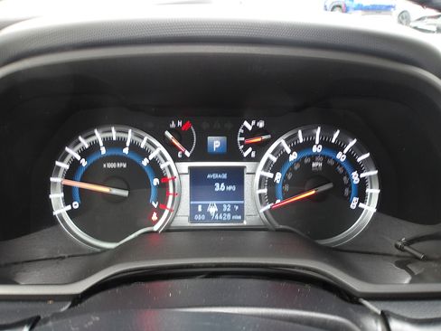 Used 2018 Toyota 4Runner SR5 Premium image 16