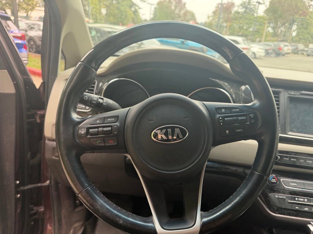 Used 2018 Kia Sedona SX Limited FWD image 15