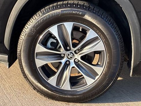 Used 2022 Toyota Highlander XLE FWD image 30