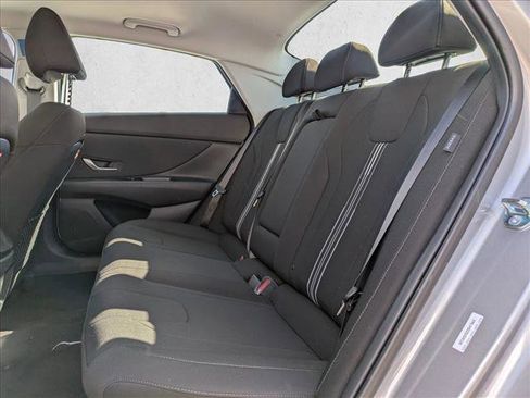 New 2025 Hyundai Elantra SEL image 16