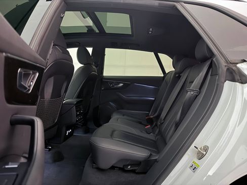 Used 2019 Audi Q8 Premium image 22