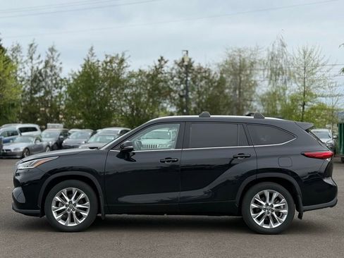 Used 2021 Toyota Highlander Limited image 2