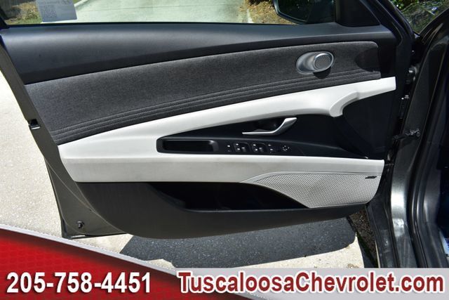 Used 2025 Hyundai Elantra Limited FWD image 18