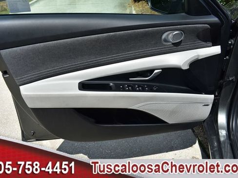 Used 2025 Hyundai Elantra Limited FWD image 18