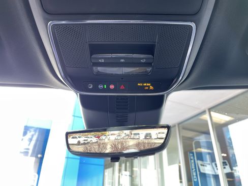 Used 2025 Buick Enclave Avenir image 30