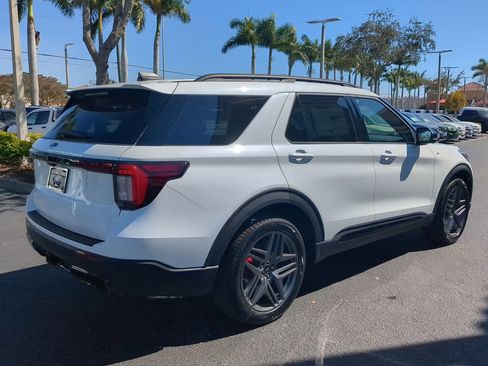 New 2026 Ford Explorer ST-Line w/ ST-Line Street Pack image 4