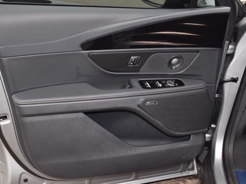 New 2026 Lincoln Nautilus Reserve w/ Jet Appearance Package AWD/4WD image 36
