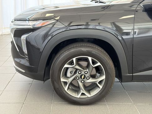 Used 2024 Chevrolet Trax LT w/ Driver Confidence Package FWD image 12