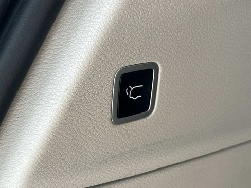 Used 2022 Chrysler Pacifica Touring-L FWD image 26