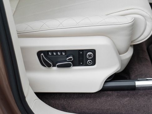 Used 2017 Bentley Bentayga image 42