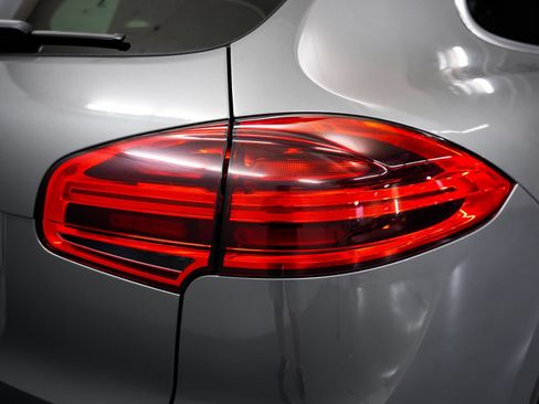 Used 2015 Porsche Cayenne Diesel AWD/4WD image 40