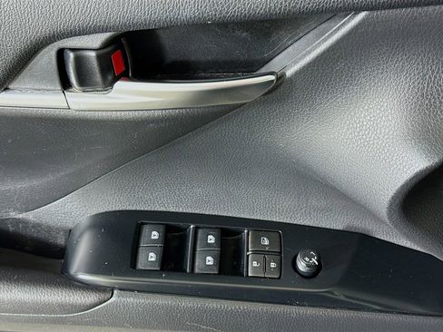 Certified 2019 Toyota Camry SE image 21