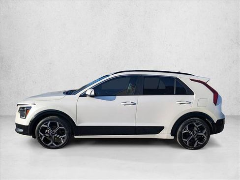 Used 2023 Kia Niro SX Touring FWD image 11