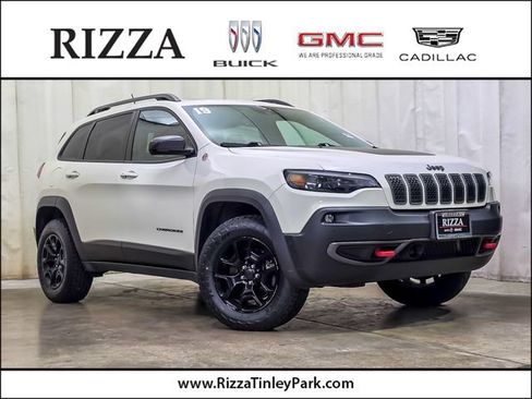 Used 2019 Jeep Cherokee Trailhawk AWD/4WD image 1