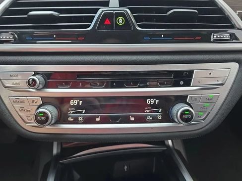 Used 2019 BMW 740i w/ Cold Weather Package RWD image 32
