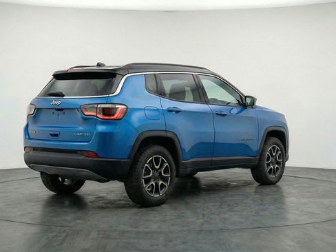 Used 2025 Jeep Compass Trailhawk w/ Trailer Tow Group image 9