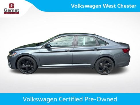 Used 2025 Volkswagen Jetta SE w/ Black Wheel Package FWD image 2