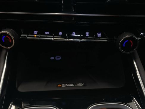 Used 2025 Chevrolet Traverse LT image 31