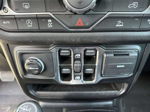 Used 2026 Jeep Wrangler Unlimited Sport AWD/4WD image 19
