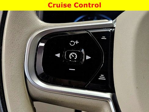 Used 2020 Volvo V90 T6 Cross Country image 33