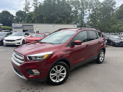 Used 2018 Ford Escape SE w/ SE Sync 3 Package FWD image 1