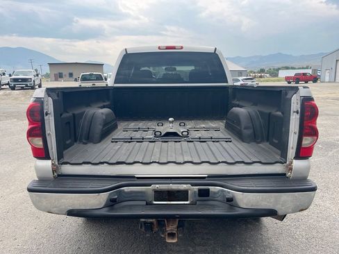 Used 2006 Chevrolet Silverado 2500 LS AWD/4WD image 6
