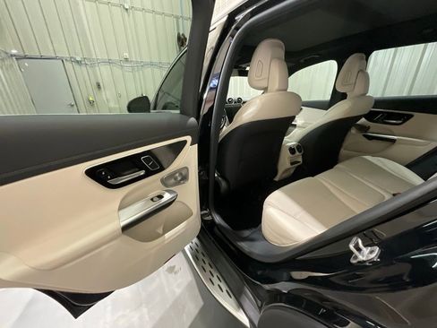 Used 2024 Mercedes-Benz GLC 300 4MATIC image 11