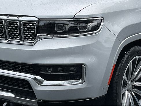Used 2023 Jeep Grand Wagoneer 4WD w/ Flexible Seating Group image 10