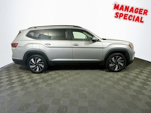 Used 2025 Volkswagen Atlas SE FWD image 9