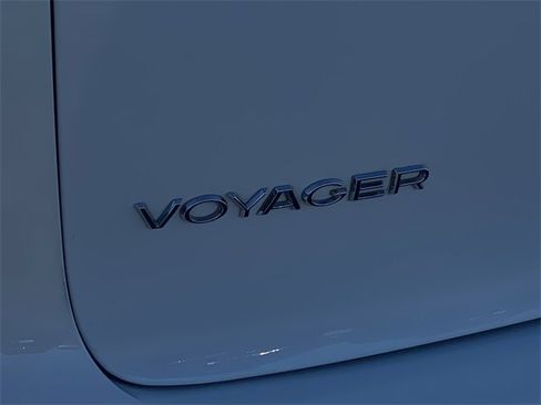 Used 2023 Chrysler Voyager LX image 9