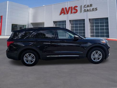 Used 2024 Ford Explorer XLT w/ Equipment Group 202A image 5