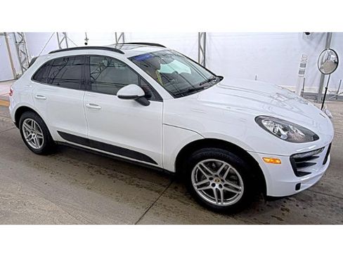Used 2018 Porsche Macan AWD/4WD image 3
