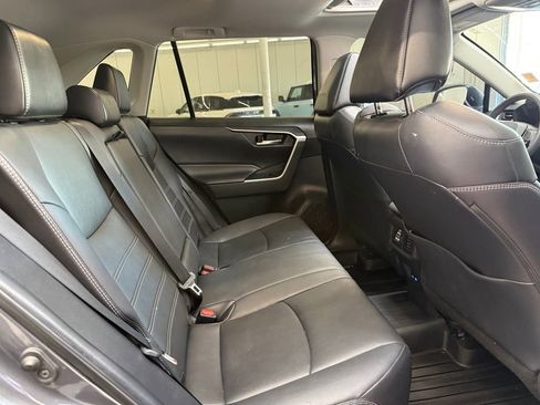 Used 2022 Toyota RAV4 XLE Premium image 18