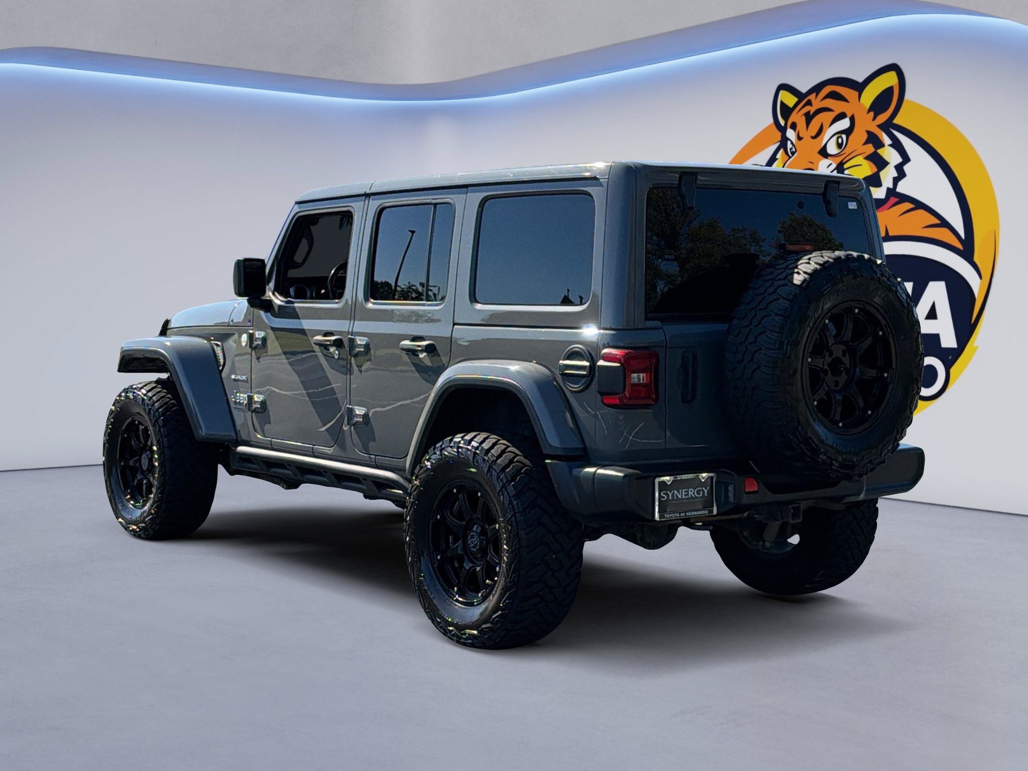 Used 2020 Jeep Wrangler Unlimited Sahara w/ LED Lighting Group AWD/4WD image 9