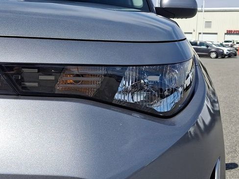 Used 2023 Kia Soul LX w/ LX Technology Package FWD image 9