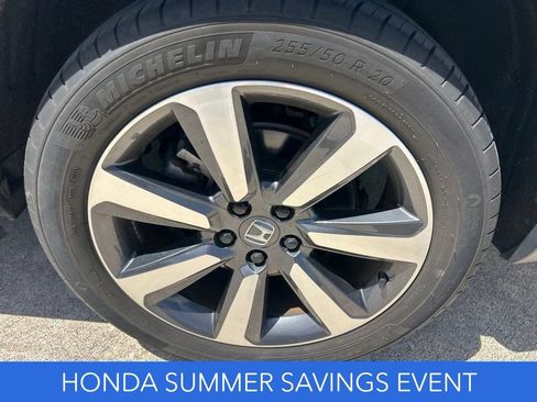 Used 2025 Honda Pilot Touring image 5